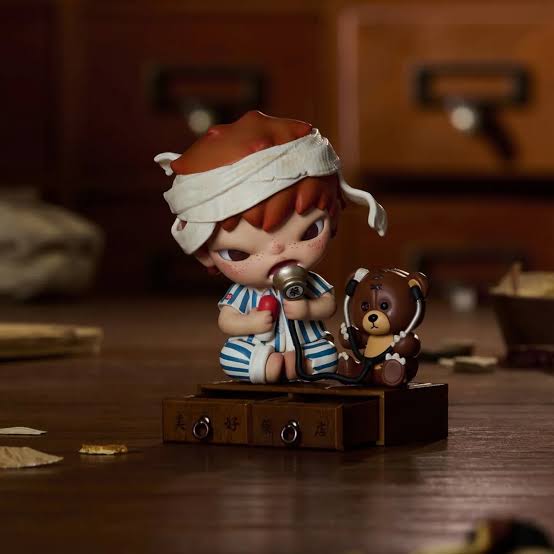 PRE ORDER Hirono Well Pharmacy Figure Shanghai Exclusive